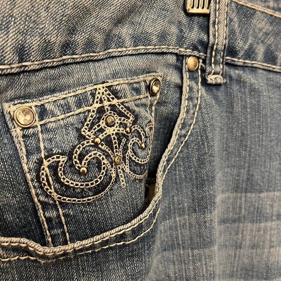 Super cute boot cut jeans with embroidered pockets ZCO JEANS size 22W - Picture 2 of 4